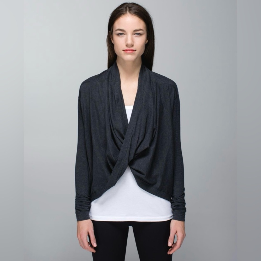 EUC Lululemon Iconic Wrap Longsleeve Vitasea Fabric Yoga Shirt size 8 grey shirt